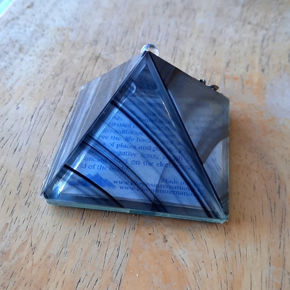 CRYSTAL DRAGON CHARGING PYRAMID KHEOPS Iridescent Blue Mirrored Chakra A… - Picture 3 of 11